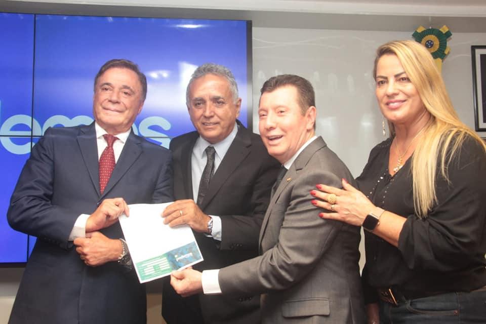 Prefeito de Senador Canedo Divino Lemes filiou no Podemos