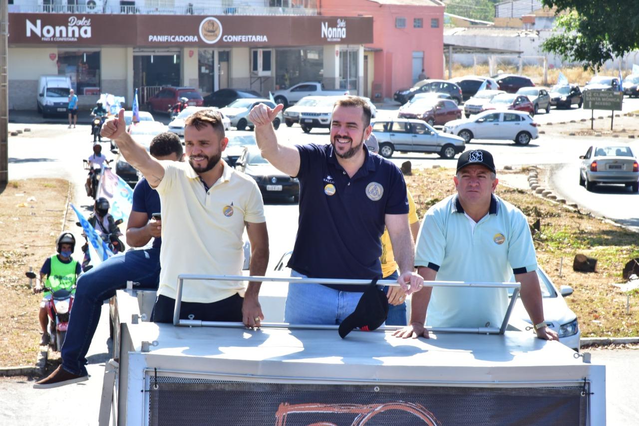 Gustavo Mendanha participa de carreata e percorre bairros de Aparecida, ao lado do candidato a vereador Onomar da Puma