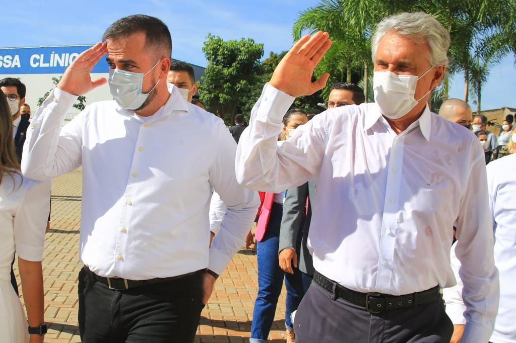 Caiado e Mendanha reafirmam parceria durante início da campanha de vacinação, em Aparecida de Goiânia