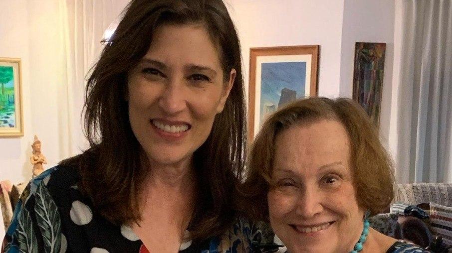 Chorando, Beth Goulart posta vídeo falando de saudades de Nicette Bruno