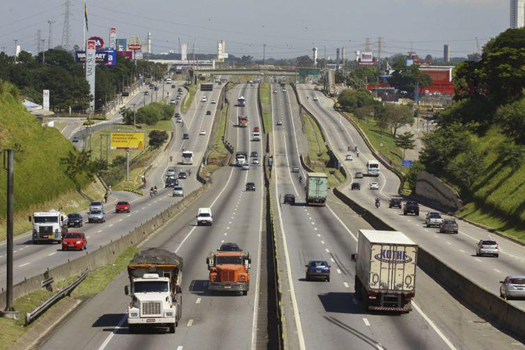Justiça de SP e Paraná proibem bloqueio da Rodovia Dutra