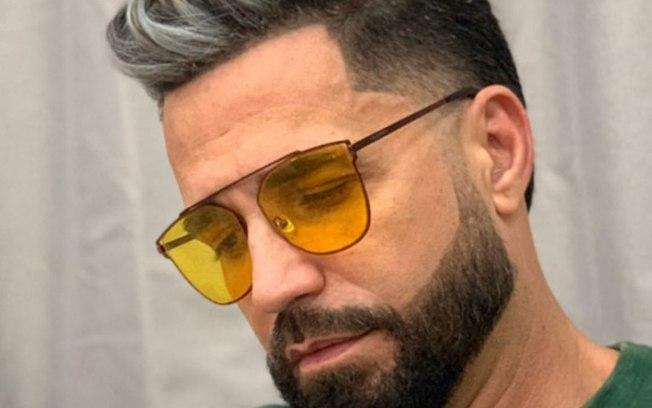 Latino sai em defesa de Henri Castelli: 
