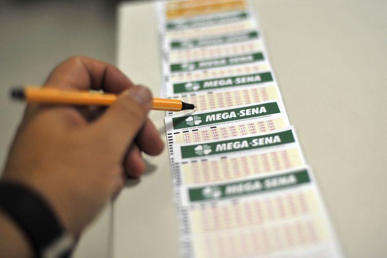 Mega-sena pode pagar R$ 19 milhões no sorteio deste sábado