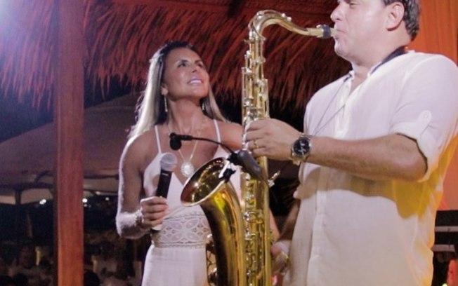 Mesmo com críticas, Gretchen se declara para marido: 
