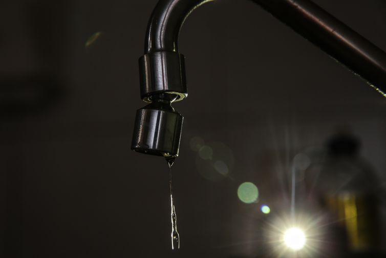 Moradores do Rio voltam a reclamar de alteração em sabor da água