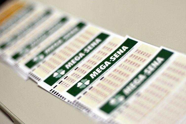 Ninguém acerta Mega-Sena e prêmio vai para R$ 4 milhões