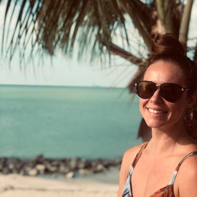 Paolla Oliveira posta lembrança na praia: 