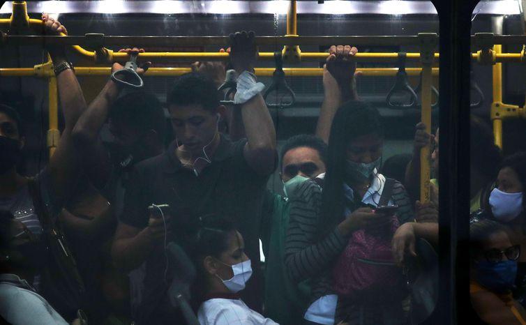 Uso de transporte público cai em cidades brasileiras, aponta relatório