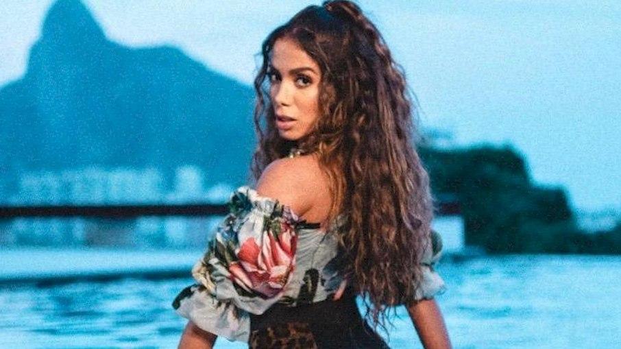 Anitta tatua as partes íntimas e vídeo viraliza; assista