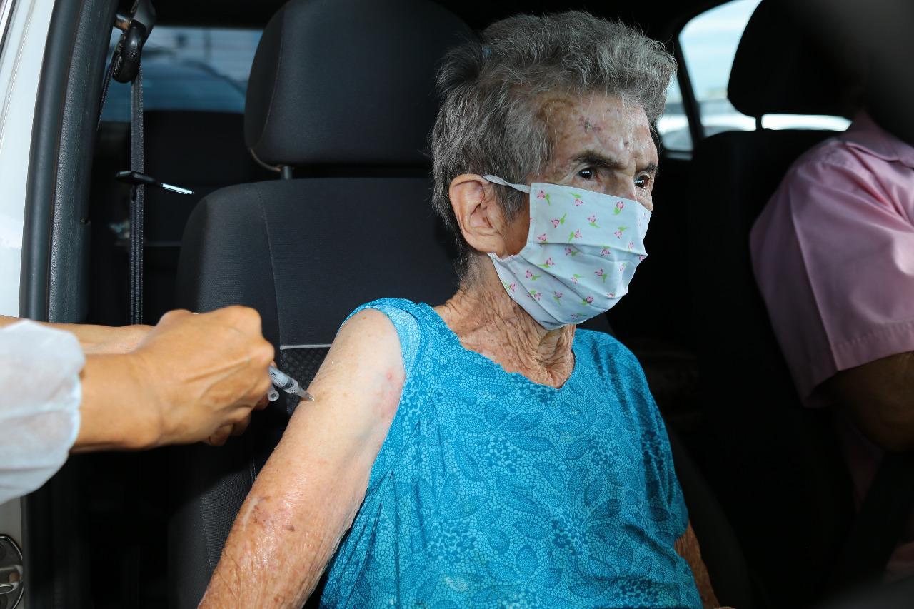 Aparecida de Goiânia realiza vacinação contra a Covid-19 em postos de drive-thru