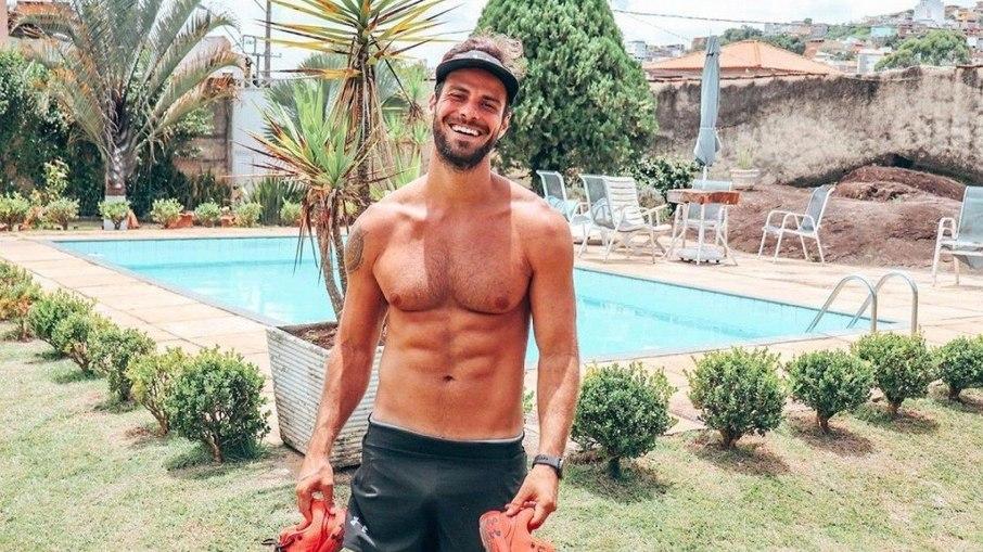 Ator revela conseguir ficar vários dias sem masturbação