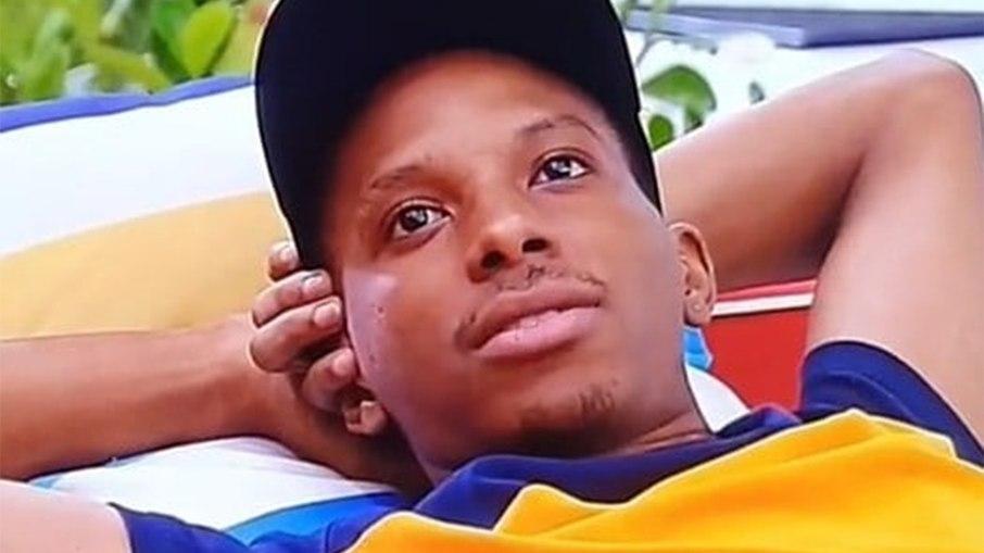 'BBB 21': Lucas Penteado assusta seguidores com live relâmpago