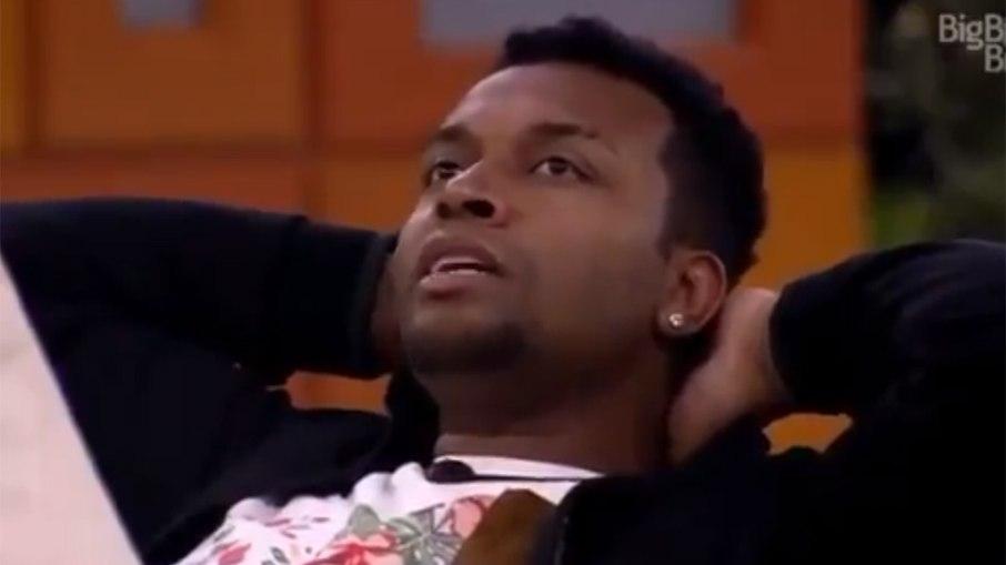 BBB 21: Nego Di diz que Sarah passou a mão nele e Karol fala: 