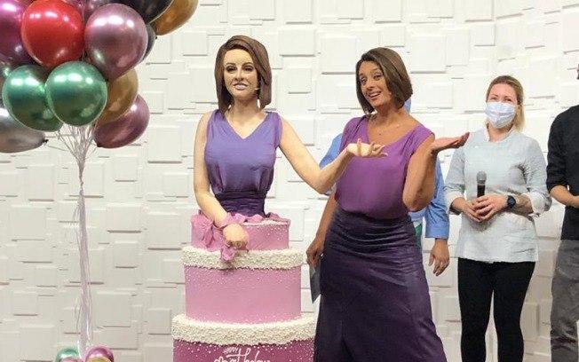 Cátia Fonseca ganha bolo em tamanho real e fãs reagem: 