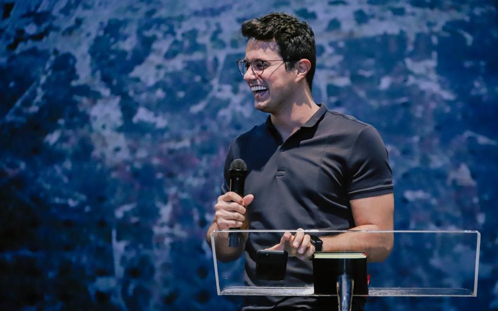 Deive Leonardo leva mensagem de fé e esperaça para Brasília e Goiânia