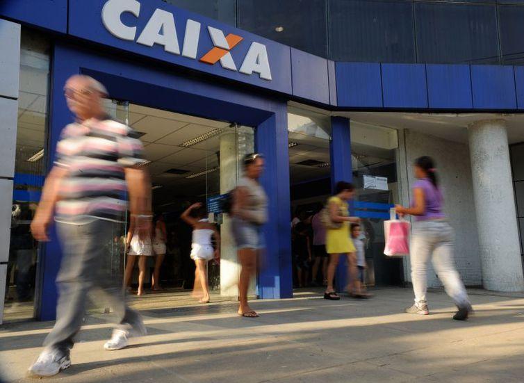 Mais de 22 mil pessoas recebem hoje parcelas do auxílio emergencial