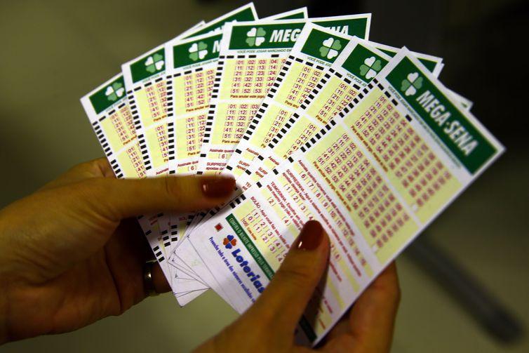 Mega-Sena acumula e prêmio pode chegar a R$ 42 milhões