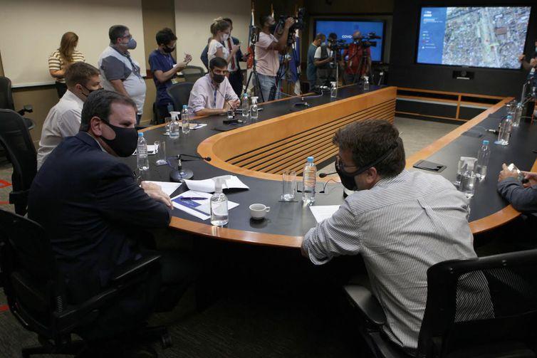 Prefeito do Rio pede à população que evite aglomerações no carnaval