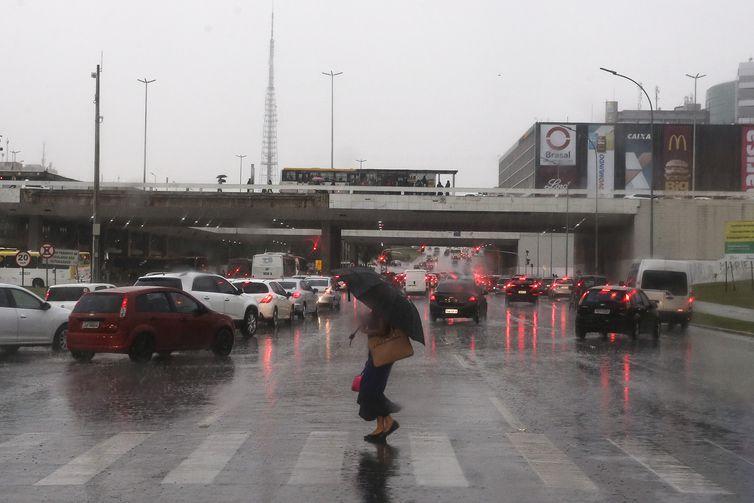 Previsão é de carnaval com chuva em quase todo o país