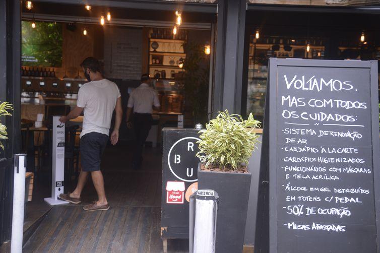 Rio interdita 14 estabelecimentos por irregularidades no carnaval