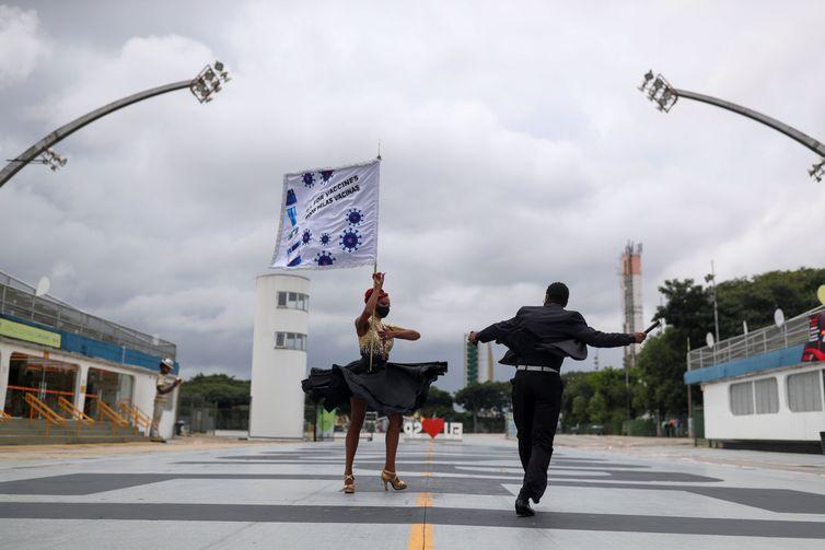 Sambódromo do Anhembi recebe pintura em defesa da vacinação