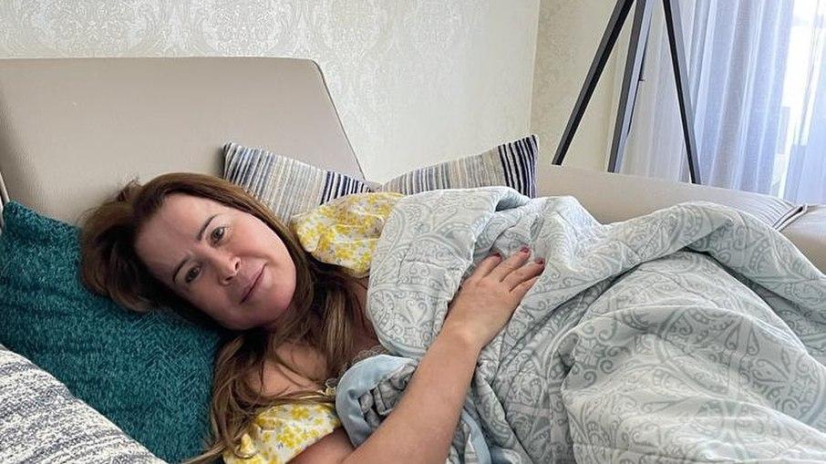 Com sintomas, Zilu Godoi realiza exame de Covid-19