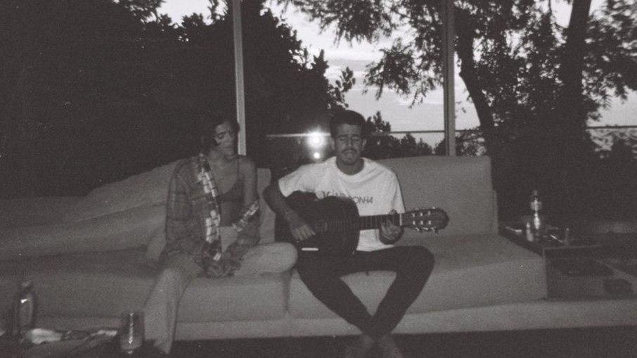 É oficial! Enzo Celulari posta fotos com Bruna Marquezine