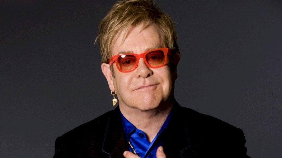 Elton John chama igreja de 