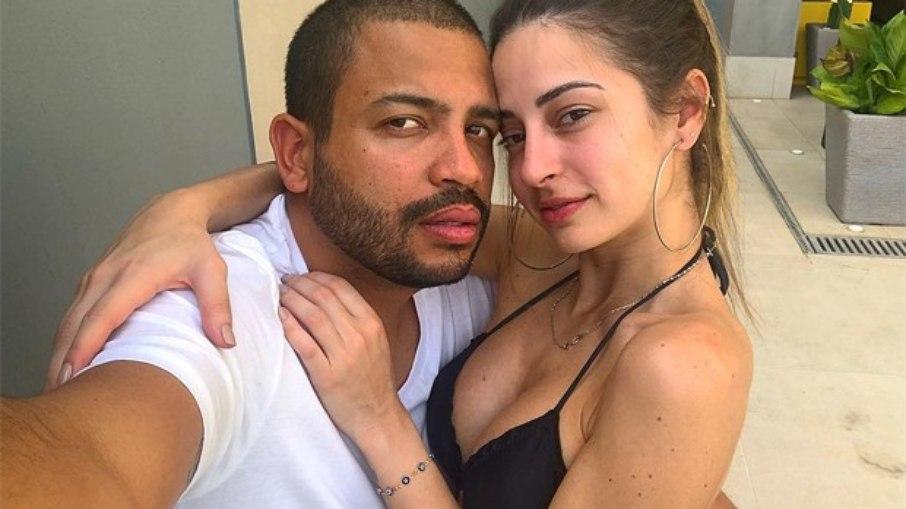 Esposa de Projota defende permanência dele no jogo: 