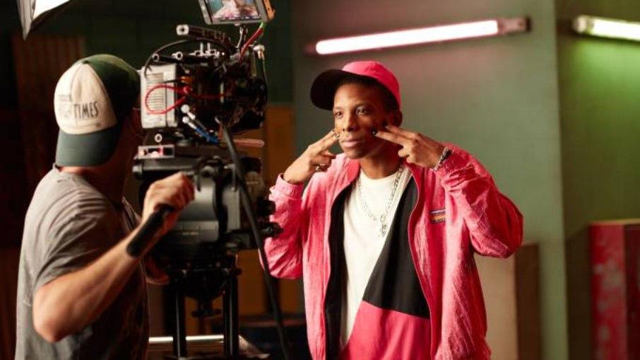 Ex-BBB Lucas Penteado é o novo garoto-propaganda da Avon