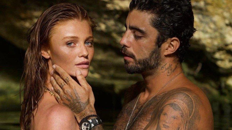 'Foi na poltrona', conta Cintia Dicker sobre sexo no avião