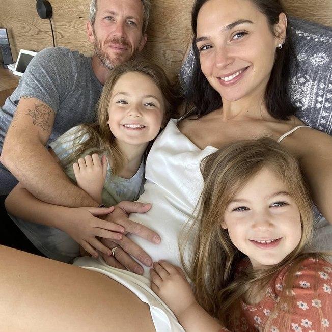 Gal Gadot anuncia pelas redes sociais que está grávida
