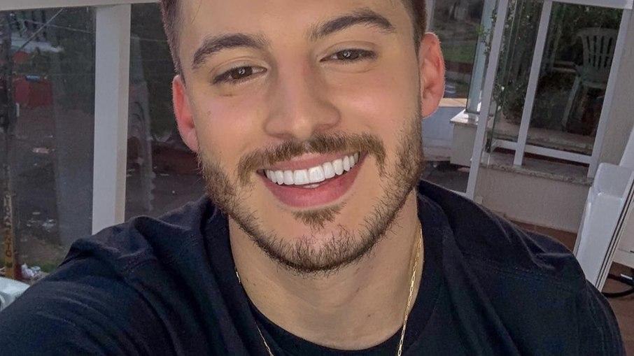 Inspirado em Carla Diaz, sertanejo Gabriel Smaniotto compõe 