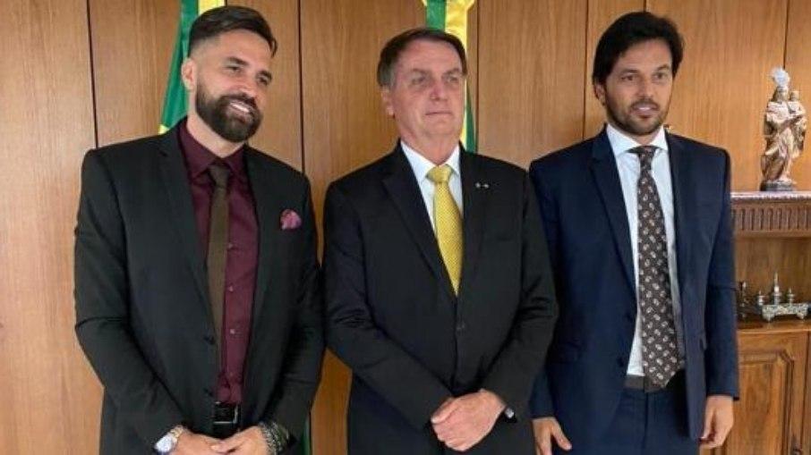 Latino visita Bolsonaro para falar sobre situação dos artistas na pandemia