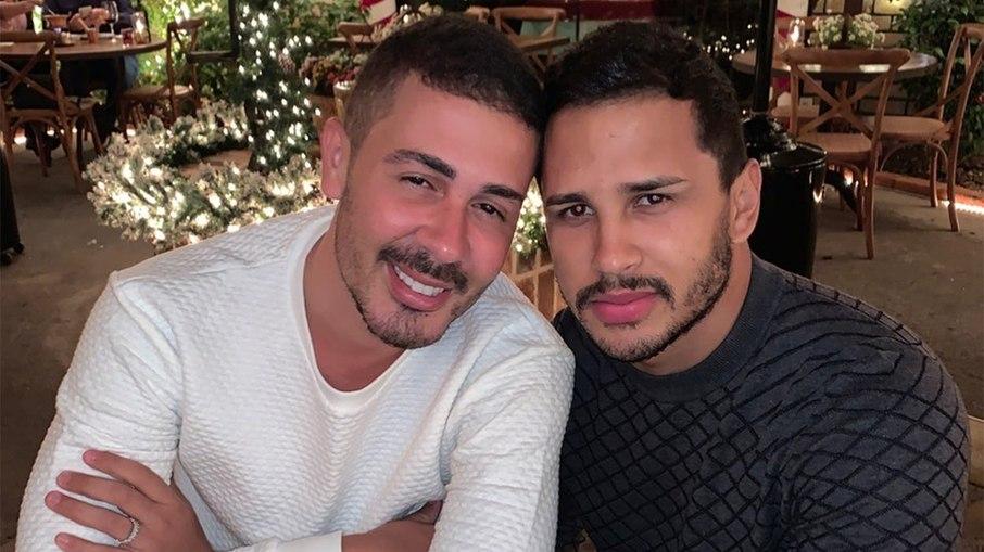 Lucas Guimarães conta que amigos apresentavam outros homens a Carlinhos Maia