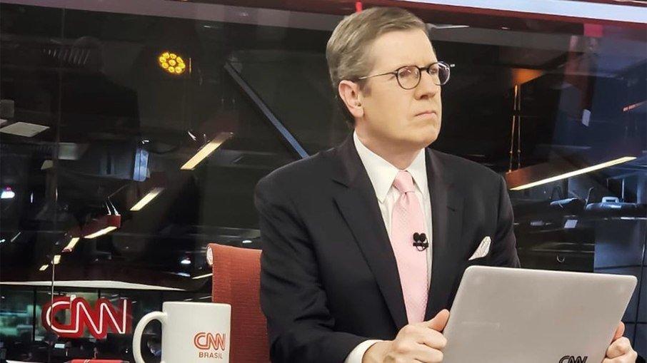 Márcio Gomes preocupa público ao sair do ar na CNN Brasil; assista ao vídeo