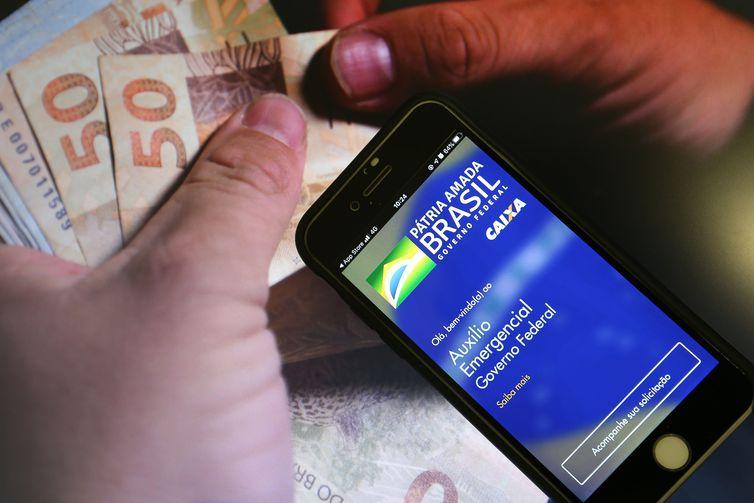 Operação da PF combate fraudes ao auxílio emergencial em oito estados