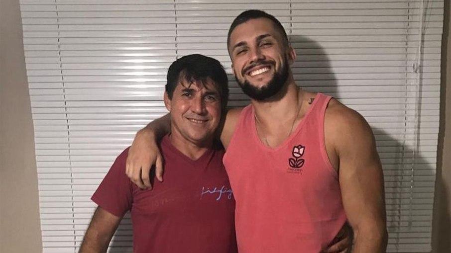 Pai de Arthur quis tirar o filho do 
