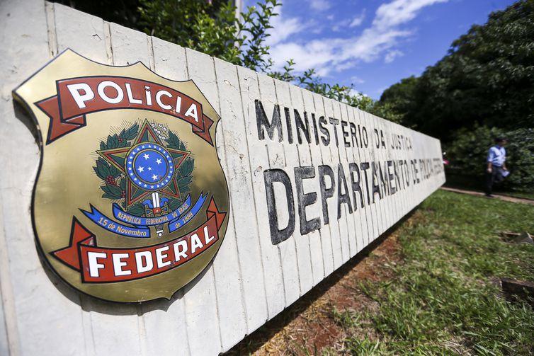 Polícia Federal deflagra operação contra possível lavagem de dinheiro