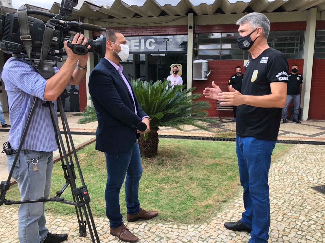 Policiais civis param em sinal de luto e cobram proteção contra a Covid 19