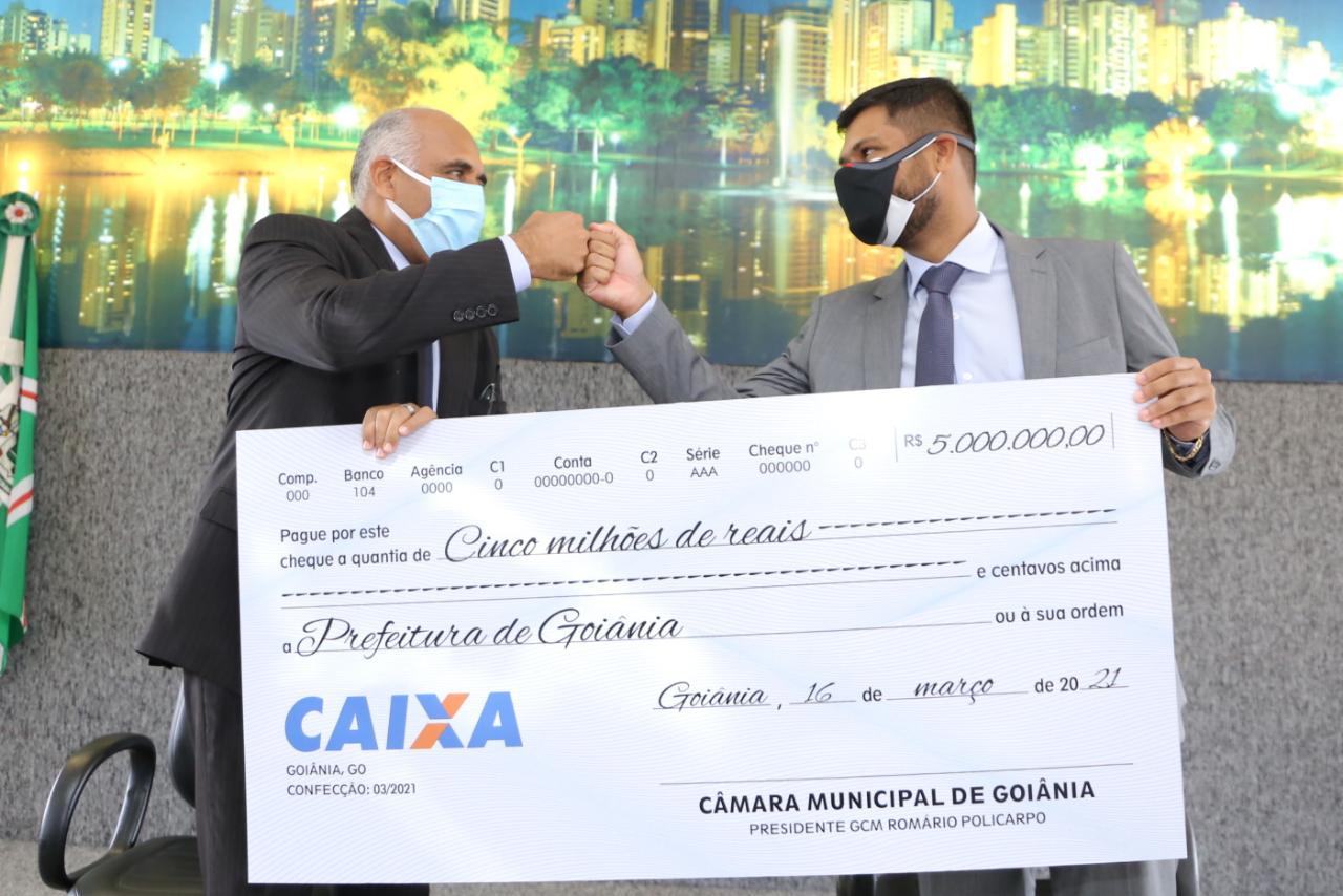 Prefeitura de Goiânia recebe R$ 5 milhões da Câmara Municipal para compra de vacinas