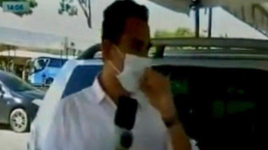 Repórter do 'Balanço Geral' se emociona com pai sendo vacinado ao vivo; assista