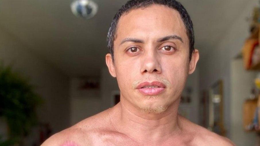 Silvero Pereira expõe ataque homofóbico na web: 
