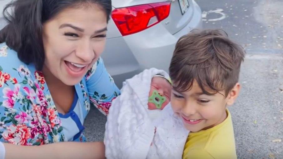 Simone mostra 1º encontro do filho Henry com Zaya e reação encanta fãs