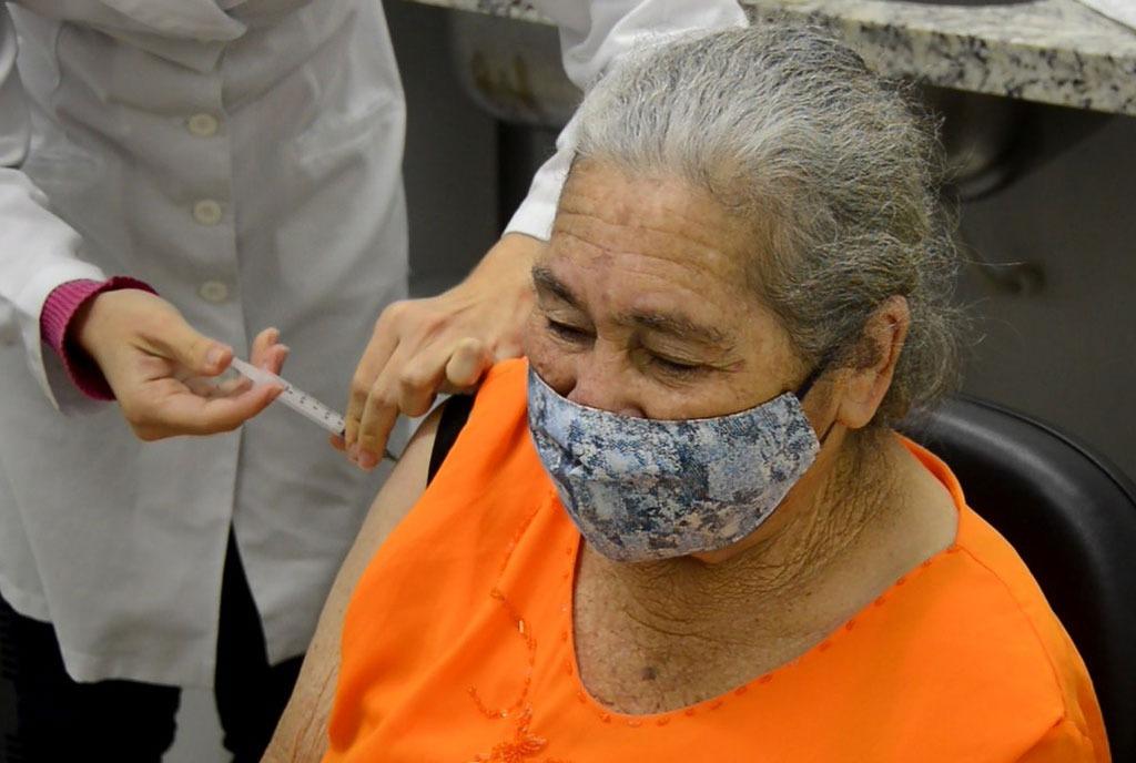 Vacinação é retomada em Aparecida com a chegada de 2,2 mil novas doses