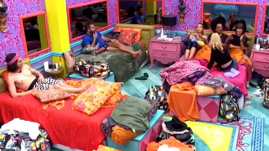 Web pede eliminação de Sarah após a sister dizer que gosta de Bolsonaro