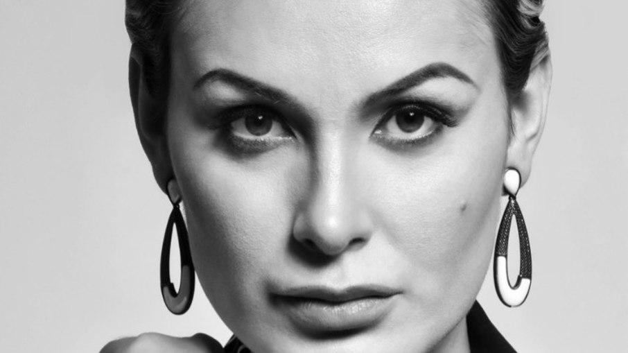 Andressa Urach vai à Justiça contra Silas Malafaia