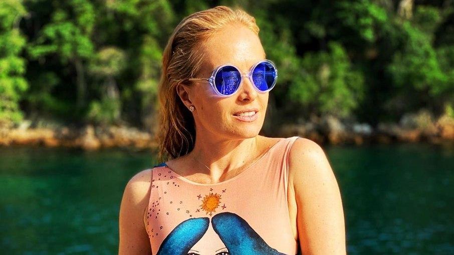 Angélica arrecada R$ 19 mil após bazar com roupas de luxo