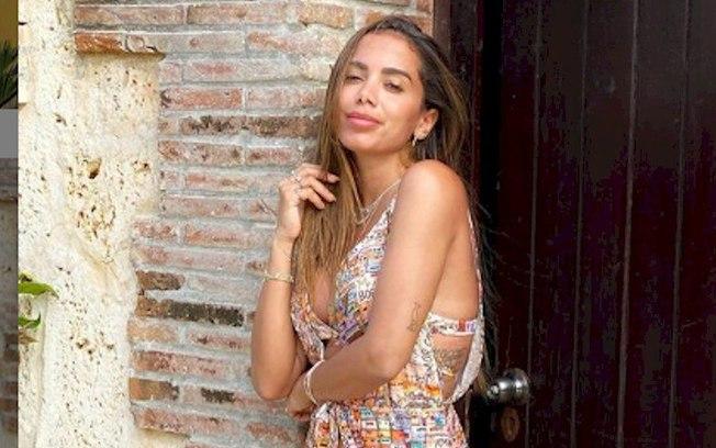 Anitta pede em vídeo que fãs 