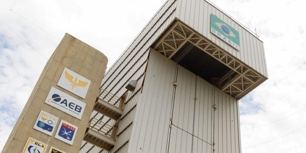 Ao vivo: Bolsonaro anuncia parceria para lançamentos de satélites